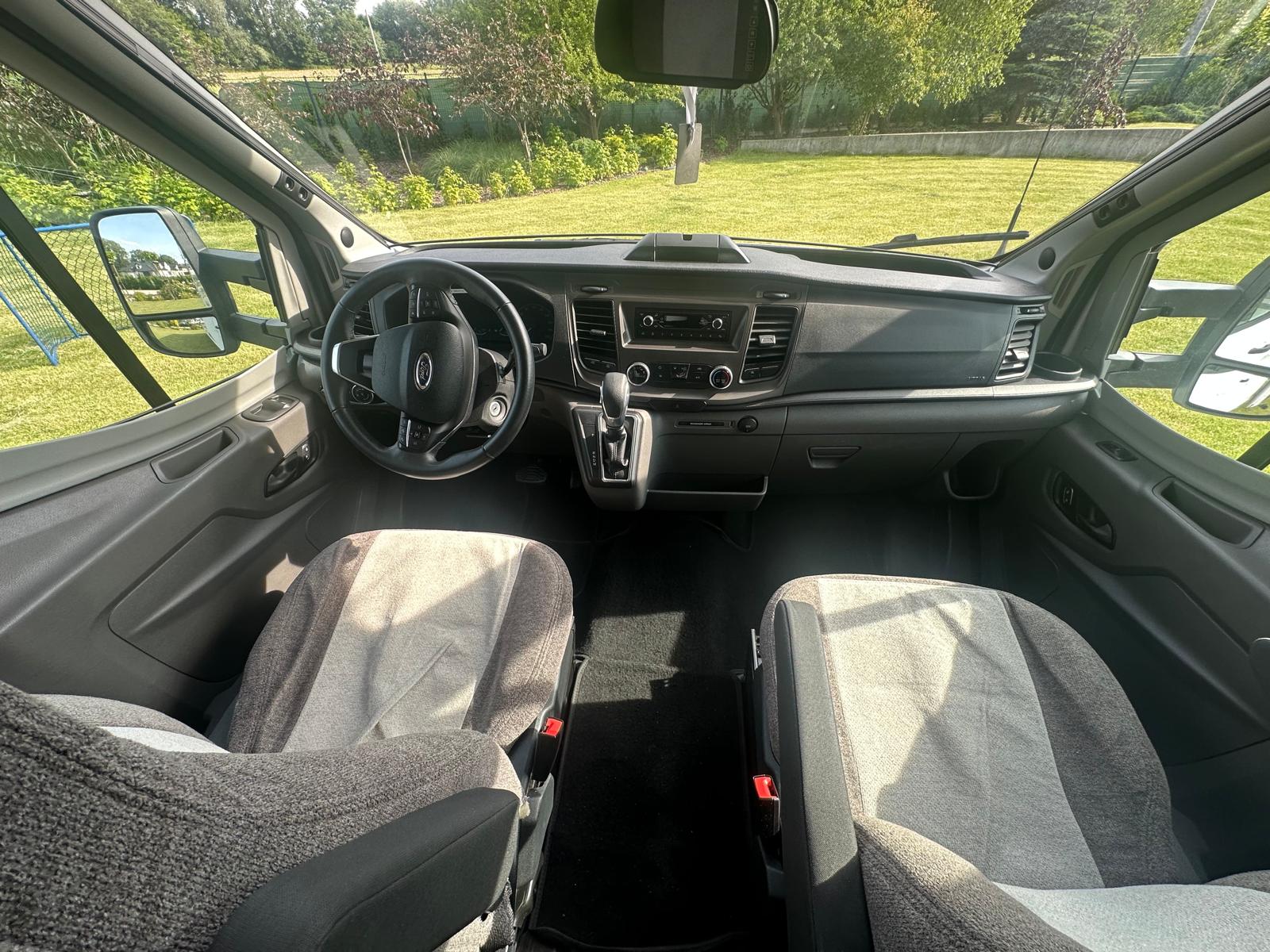 CI Horon 98XT - wnętrze z markizą